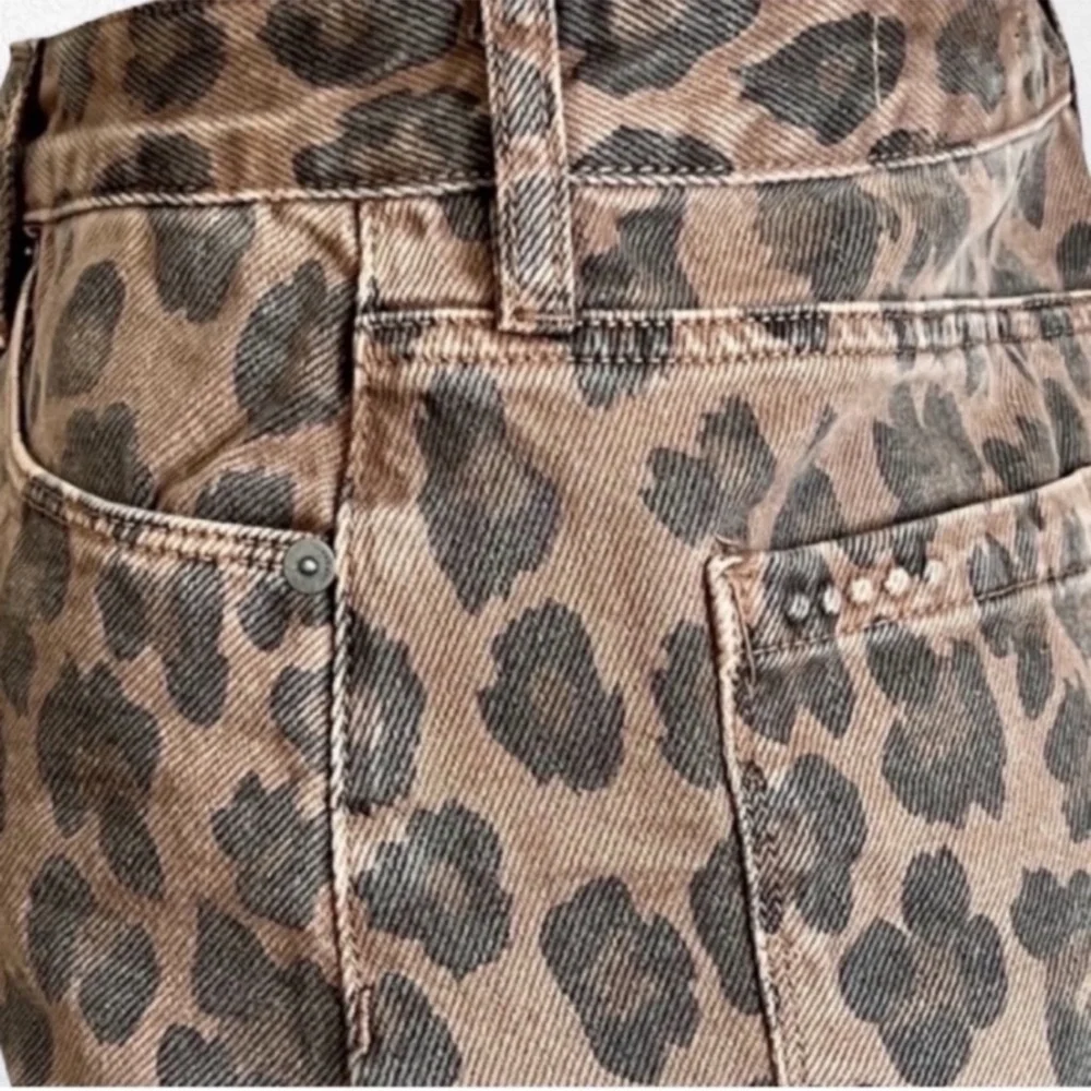 BlankNYC Catwalk Denim Mini Skirt Cheetah Print SZ 28 Streetwear Festival